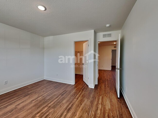 Building Photo - 8300 Northpoint Dr