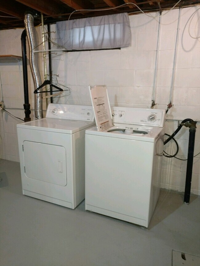 Building Photo - Charming 4 Bed / 1 Bath Ranch – Now Available!