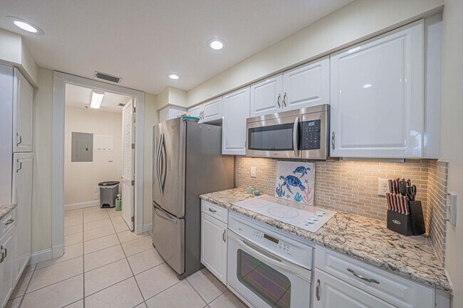 Building Photo - Marina View Rental!