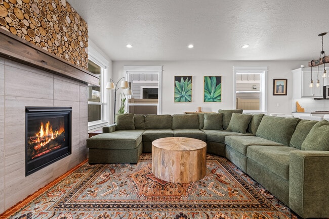 Building Photo - 3340 W Lassen Dr