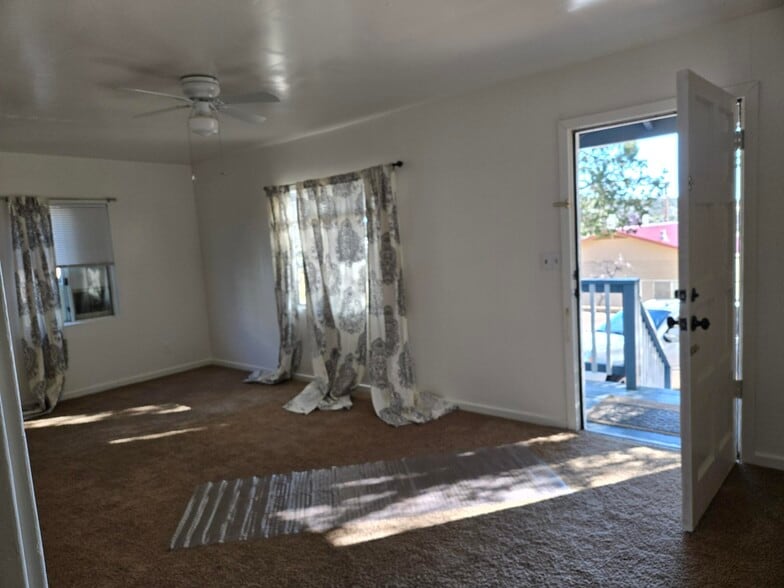 Building Photo - 436 W Frontier St