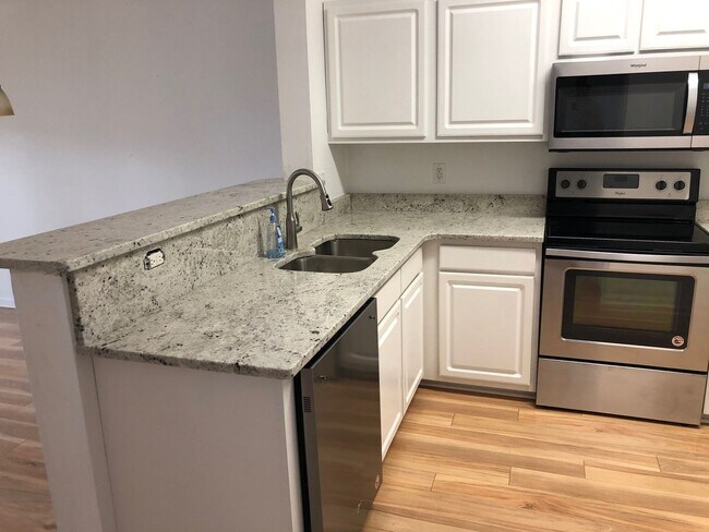 Building Photo - Spacious 3BR/2BA Condo Near North Myrtle B...