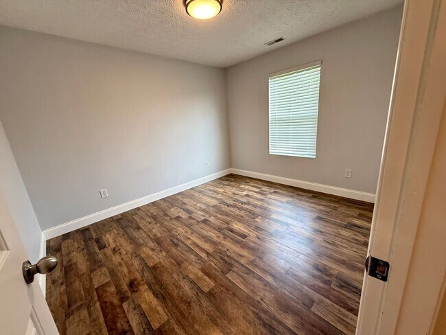 Building Photo - Spacious 4-Bedroom Home in the Licking Heights School District