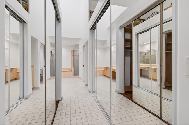 Building Photo - 7848 Travelers Tree Dr