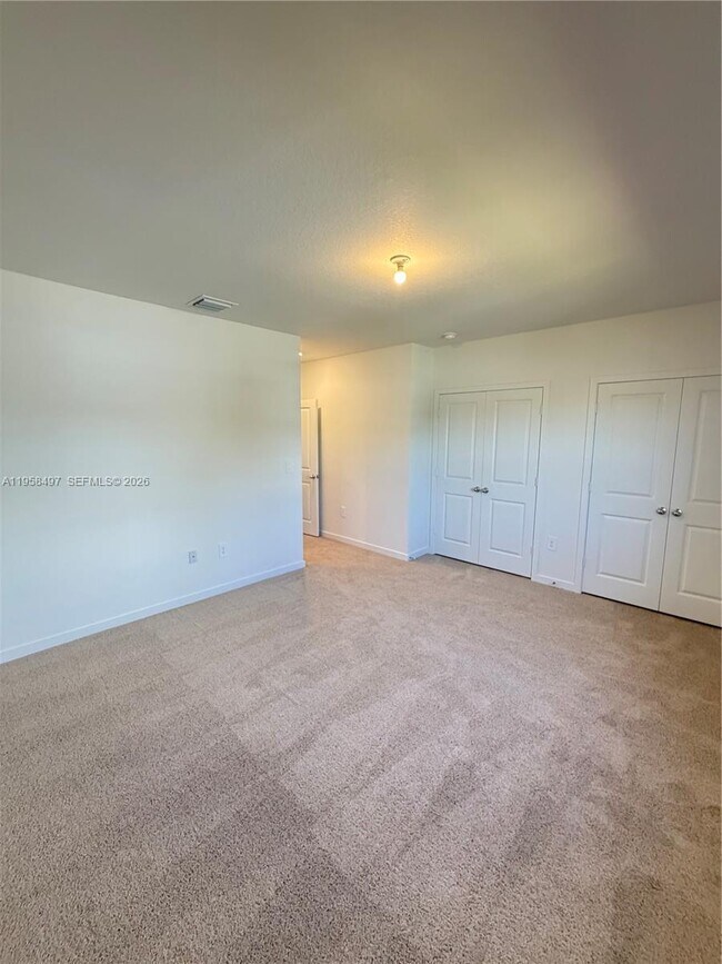 Building Photo - 323 NE 16th St