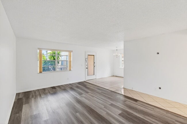 Building Photo - 180 Flanders C