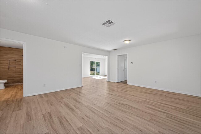 Building Photo - 170 Walter Dr