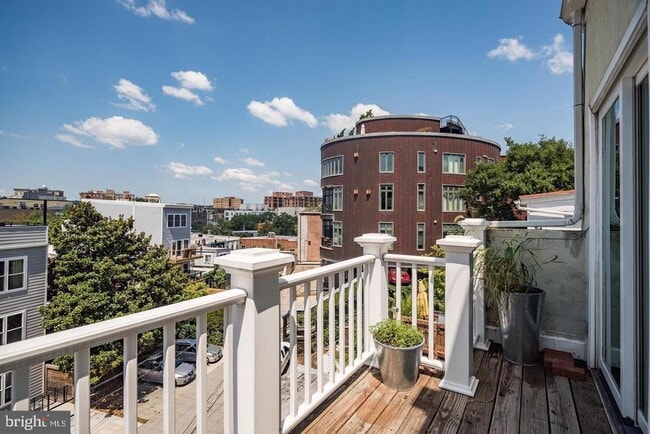 Building Photo - 2302 17th St NW