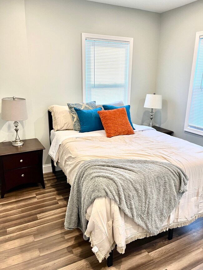 Building Photo - 4206 Eads St NE