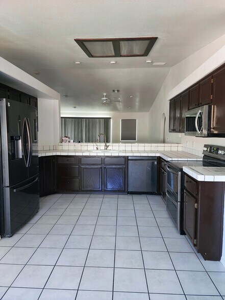 Kitchen - 1399 Bentley Blvd