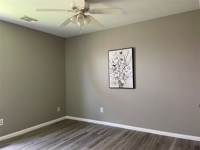 Building Photo - 5426 Rio Dr