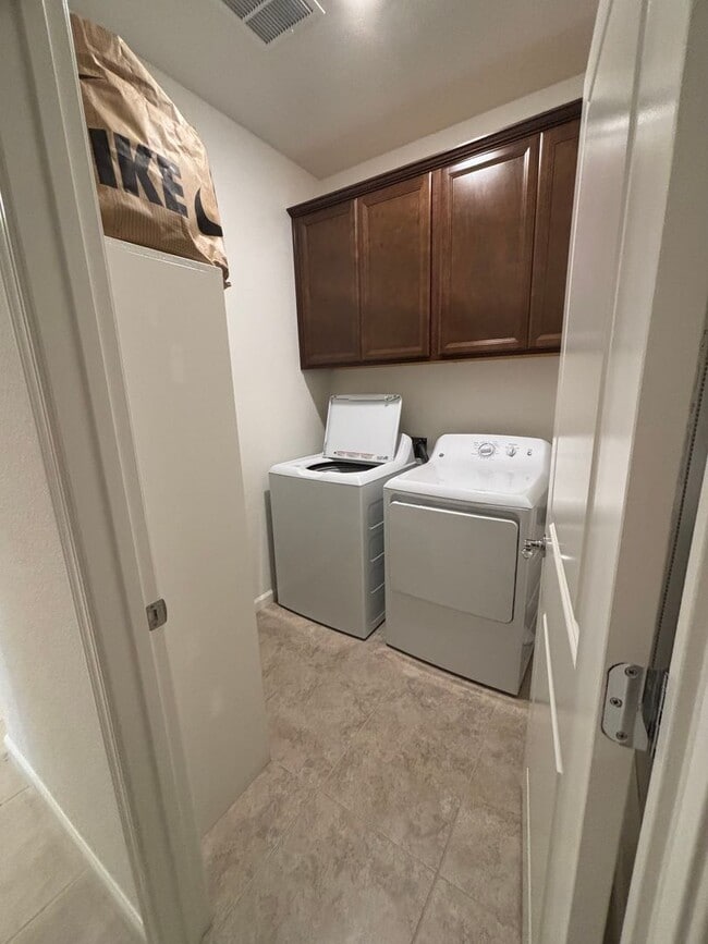 Building Photo - Breathtaking 4/2 Rancho Cordova Model w/TO...