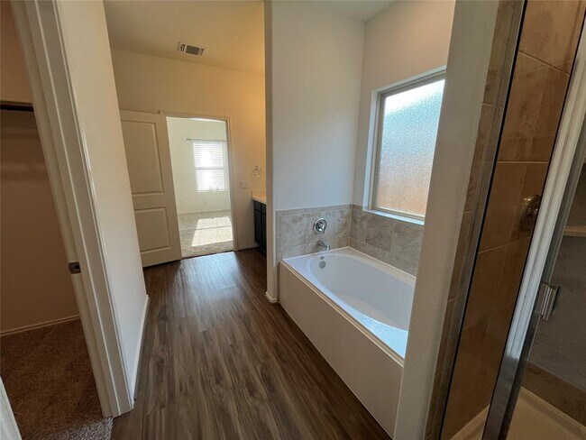 Building Photo - 6825 Colorado Bluffs Rd