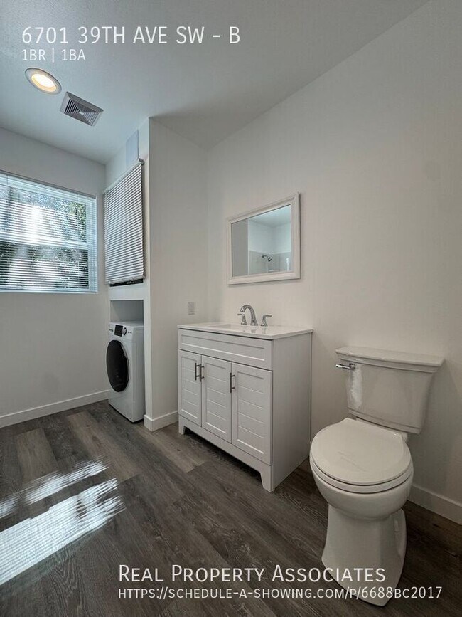 Building Photo - 6701 39th Ave SW