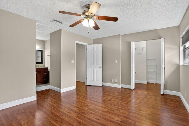 Building Photo - 3037 NW 48th Ave