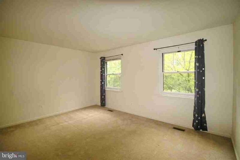 Building Photo - 38 Barclay Ct