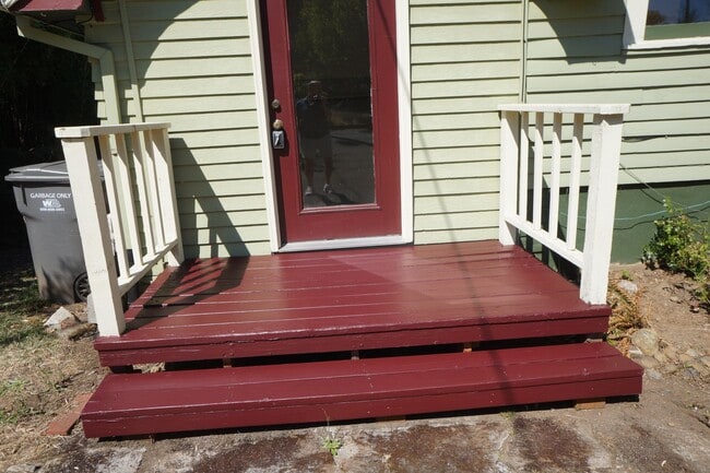 Building Photo - NE Portland 3 bedroom Rose City Park - APP...