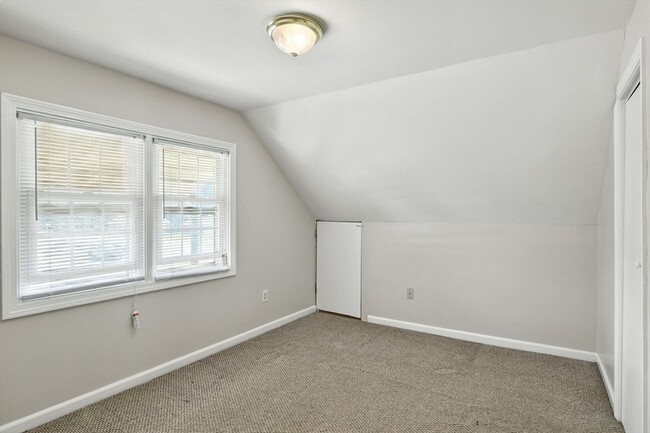 Building Photo - 1118 Boston Rd