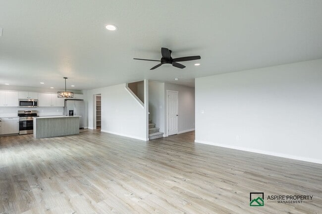 Building Photo - Brand New 5 Bed 3 Bath home 2600sf+ and a 3 car garage