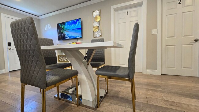 Building Photo - 1059 Gillespie Dr