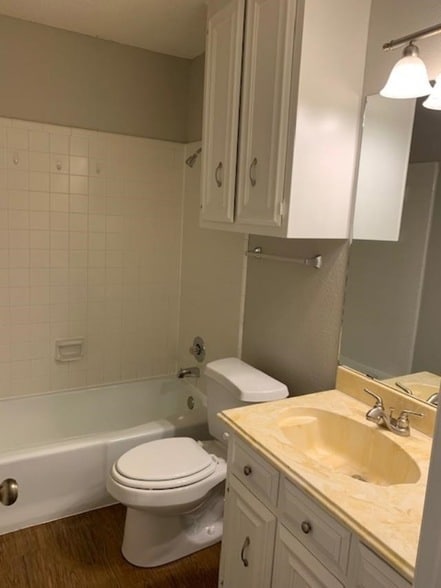 Building Photo - 7016 York Ave