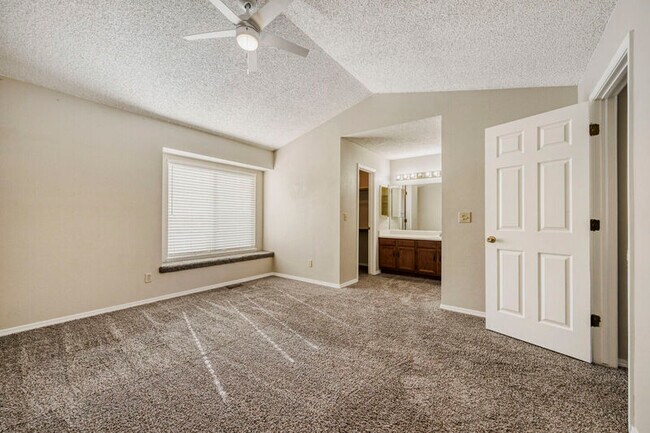 Building Photo - 8420 Ilex Dr