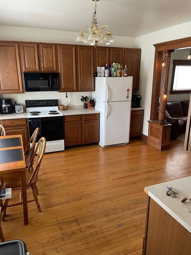 Building Photo - 639E