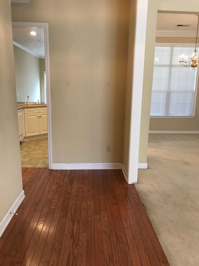 Building Photo - Keys to happiness