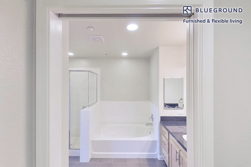 Building Photo - 1099 Admiral Ct