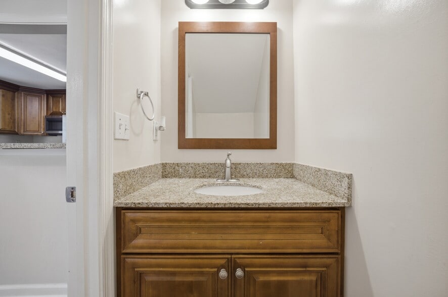 Building Photo - 5109 James St