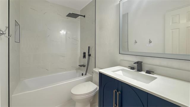 Building Photo - 7848 Ravens Cliff Dr