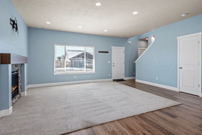 Building Photo - Beautiful 4 bedroom home in desirable Madras OR