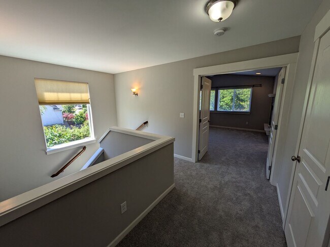 Building Photo - 404 Wallace St