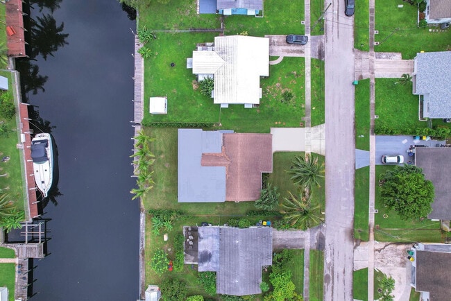 Building Photo - 4521 SW 34th Dr