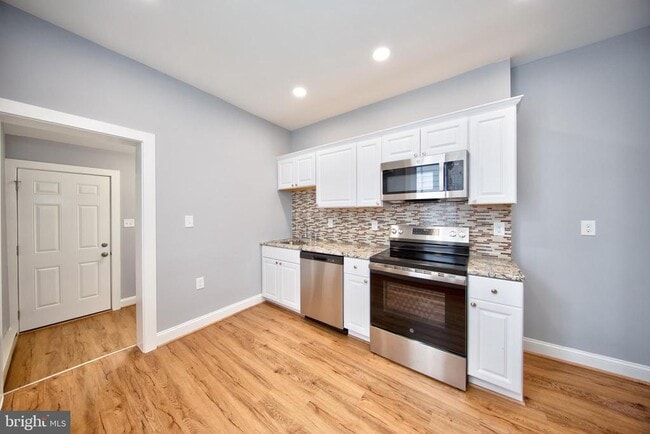 Building Photo - 655 Bourbon St