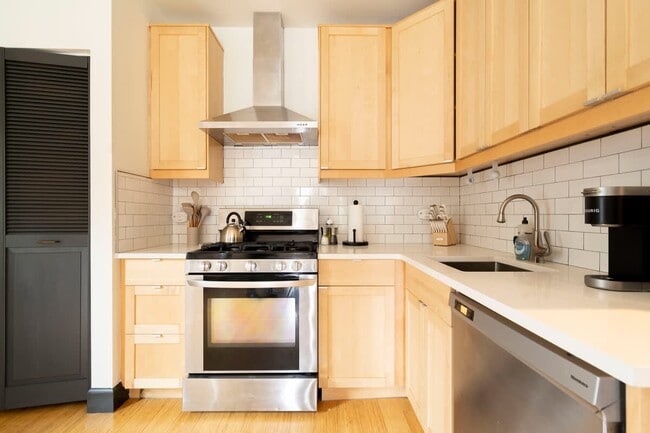 Building Photo - 2319 NW Raleigh St