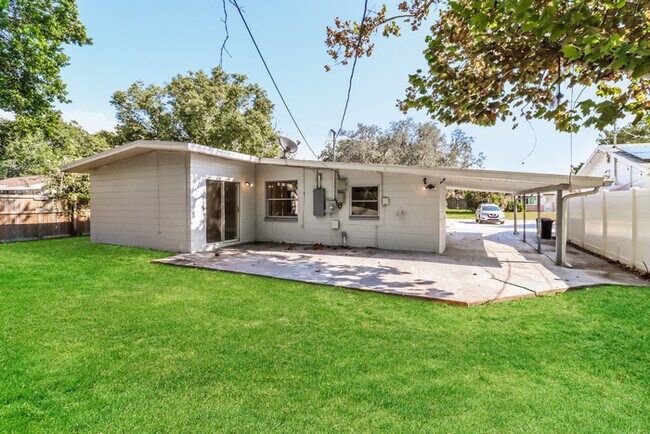Building Photo - 6733 Pomander Ave