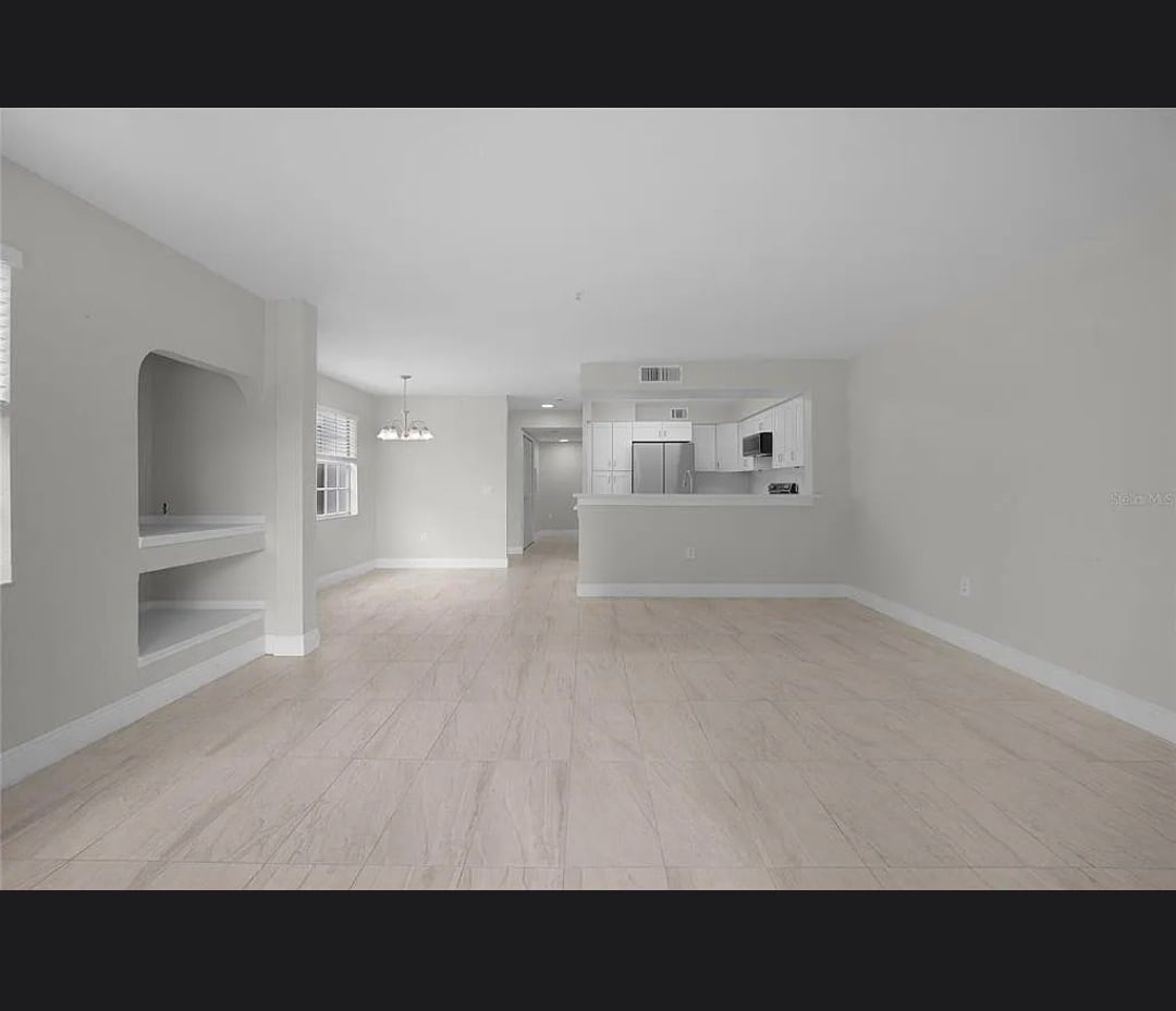 Building Photo - 13929 Fairway Island Dr