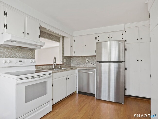 Building Photo - 21 Richdale Dr