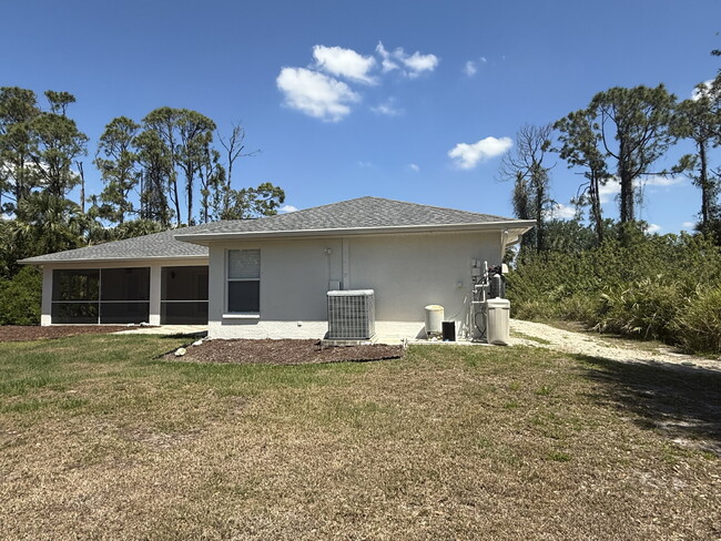 Building Photo - "3-Bedroom North Port Home!"