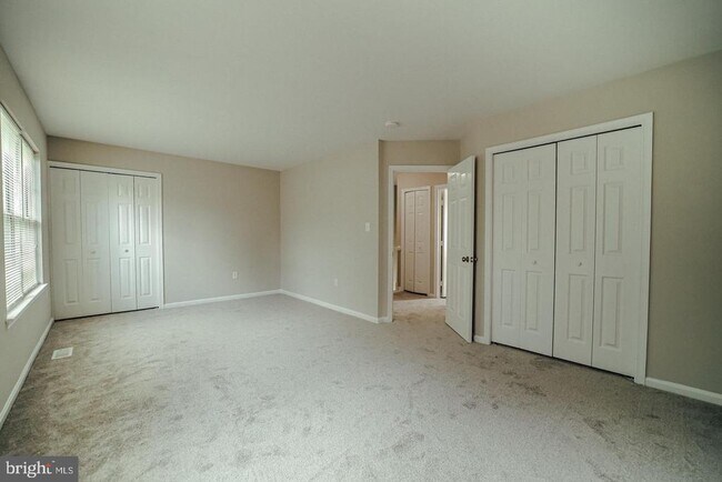 Building Photo - 5702 Cambridge Dr