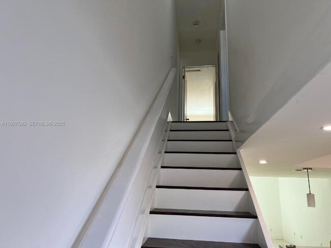 Building Photo - 6231 SW 138th Ct