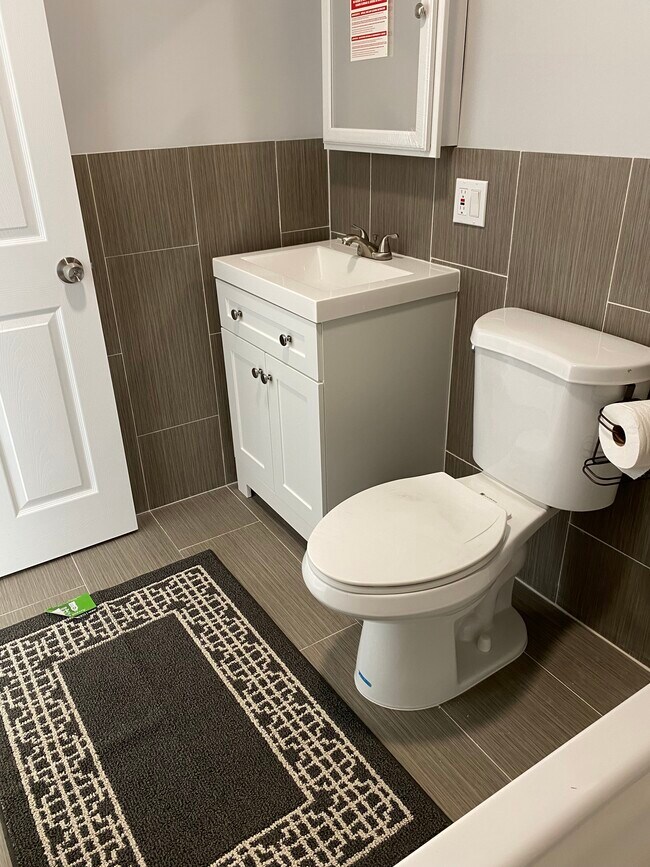 Building Photo - 337 N Vista St