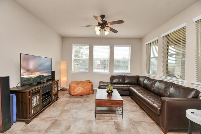 Building Photo - 2202 Waterford Park St