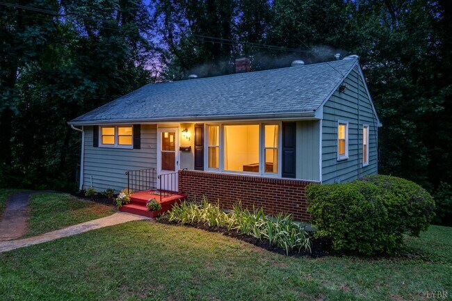 Building Photo - 4605 Greenwood Dr