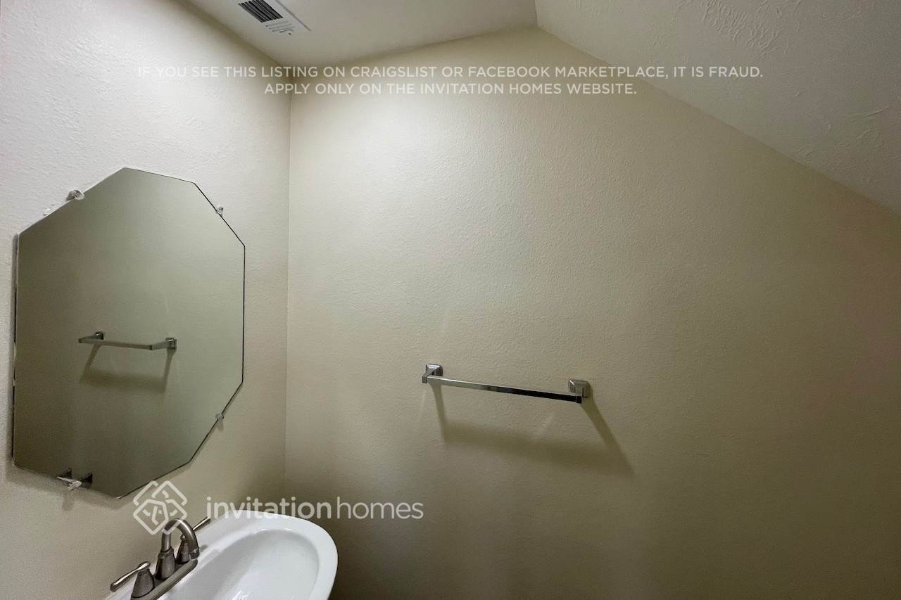 Building Photo - 18819 Dennington Dr