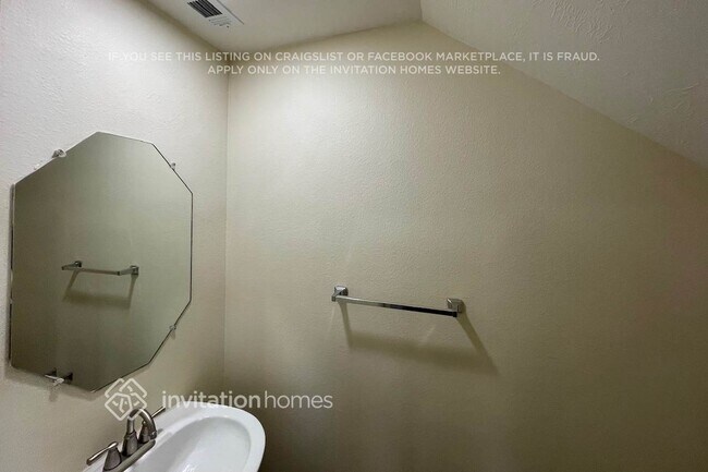 Building Photo - 18819 Dennington Dr