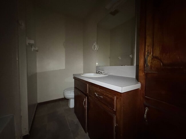 Building Photo - 207 E Hogan Dr