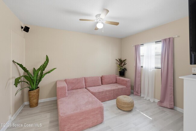 Building Photo - 134 E Alachua Ln