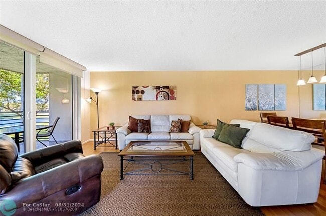 Building Photo - 3507 Oaks Way